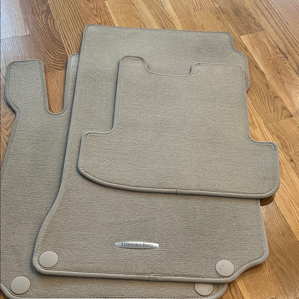 Tan Car Floor Mats. New only 3 pieces as you see on the pictures. No used - Picture 2 of 9